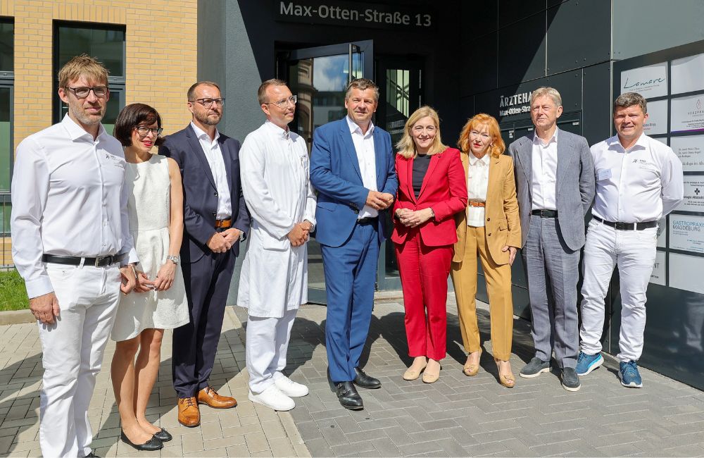 Nina Warken und Ministerpräsident Sven Schulze bei Ihrem Besuch im MVZ Altstadtquartier. Nina Warken und Ministerpräsident Sven Schulze bei Ihrem Besuch im MVZ Altstadtquartier.